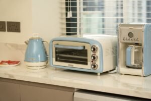 Small Kitchen Design Ideas Using Retro Appliances
